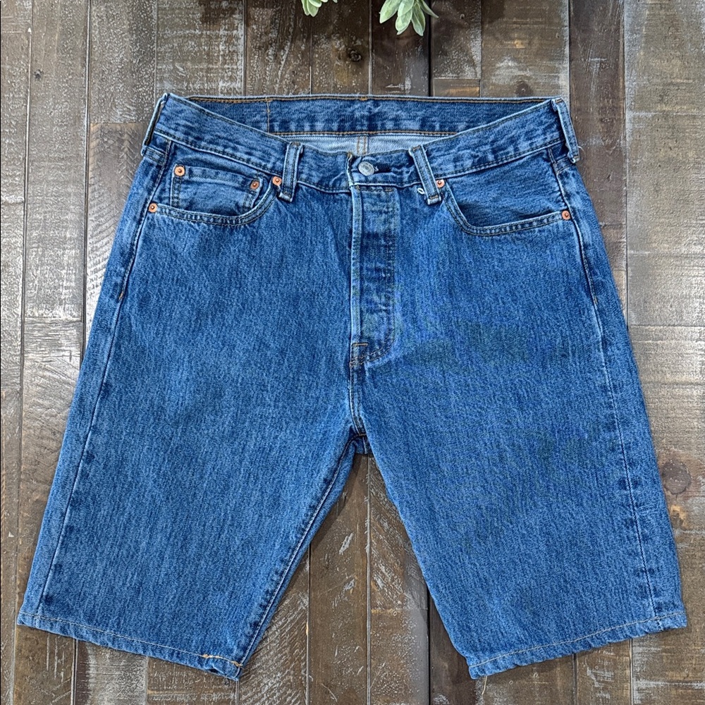 Levi's Men's 501 Original 100% Cotton Hemmed Jean Shorts W33 Medium Wash
